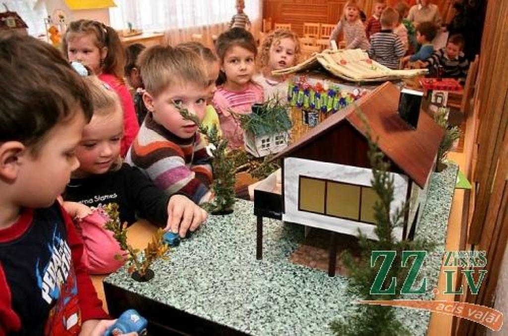 Bērni izgatavo pārsteidzošas sapņu mājas