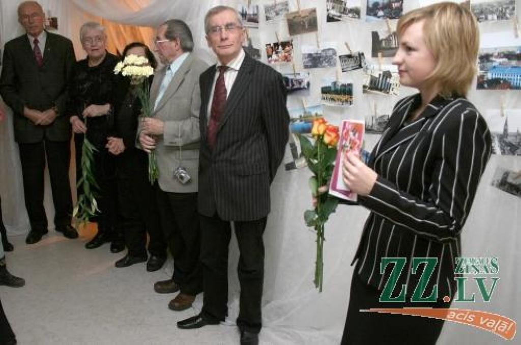 Atklāta fotoizstāde «90 bildēs»