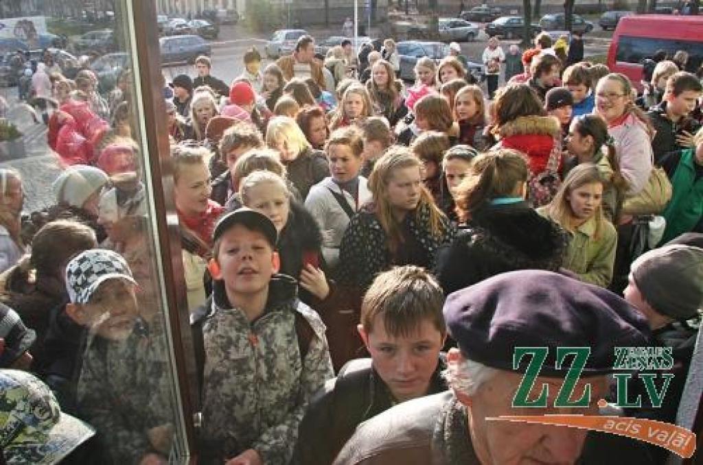 Patriotismu veicina, skatoties filmu
