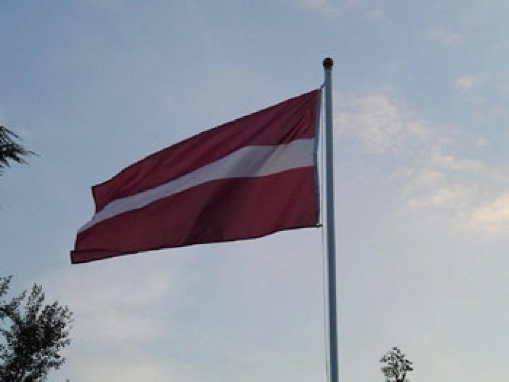Aicina pacelt valsts karogus