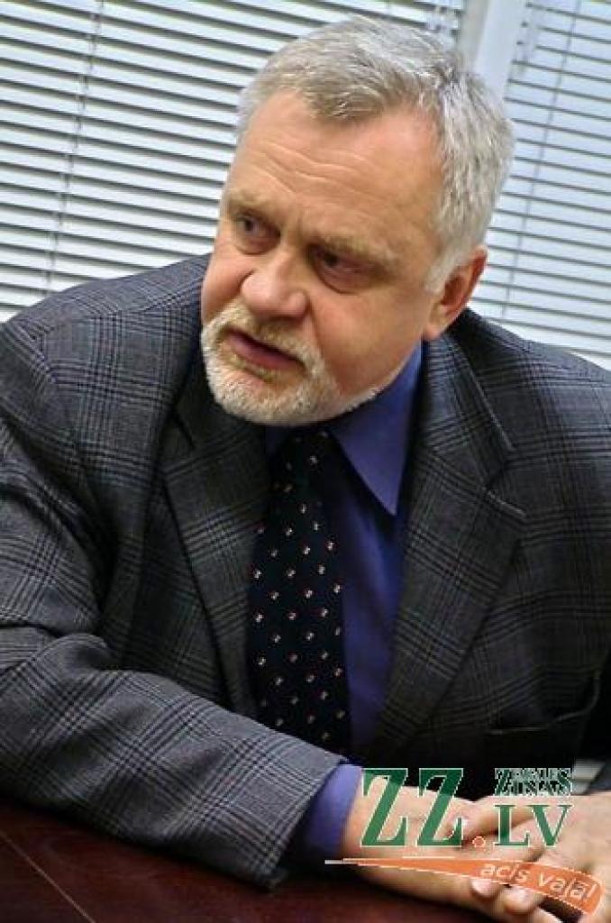 Laizāns paliek amatā