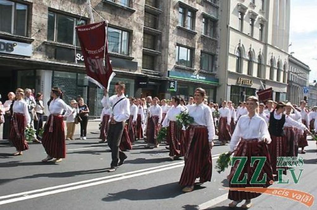 «Spīgo» uzvar dziesmotajos «karos» (papildināta)