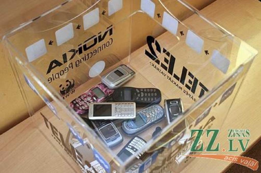 Aicina nodot vecos telefonus