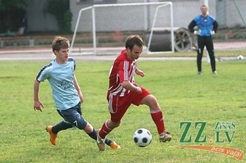 Jelgavas futbolisti pārspēj turnīra līderus