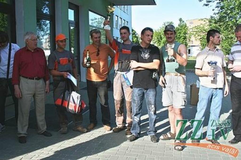 Apbalvo labākos jumiķus
