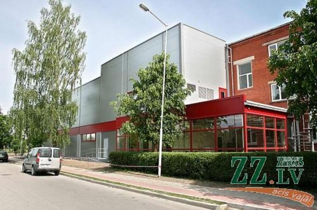 Ozolniekos - sava ledus halle