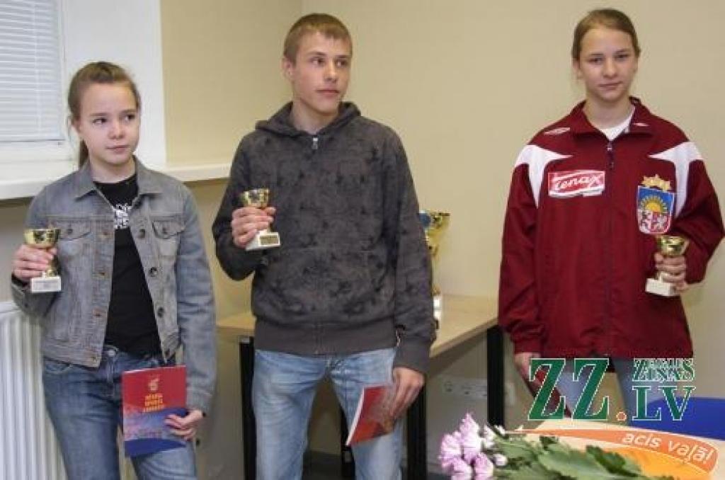 Sumina aprīļa mēneša laureātus