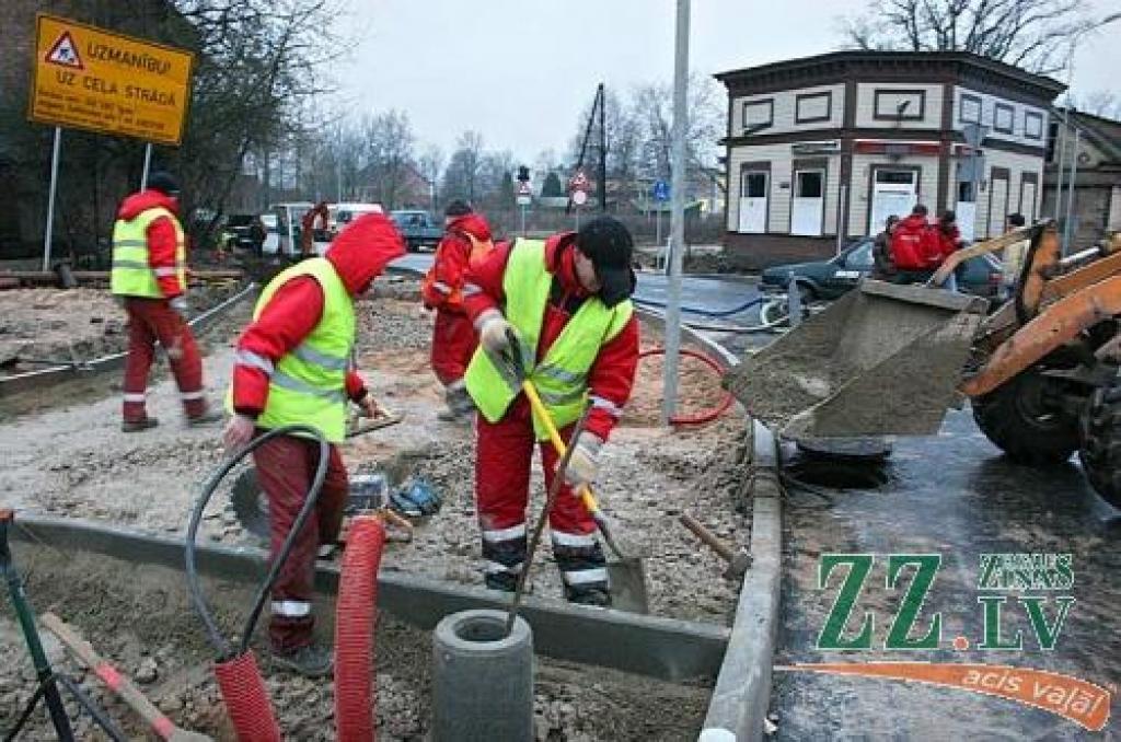 Mašīnas varēs braukt, gājējiem vēl jāpaciešas