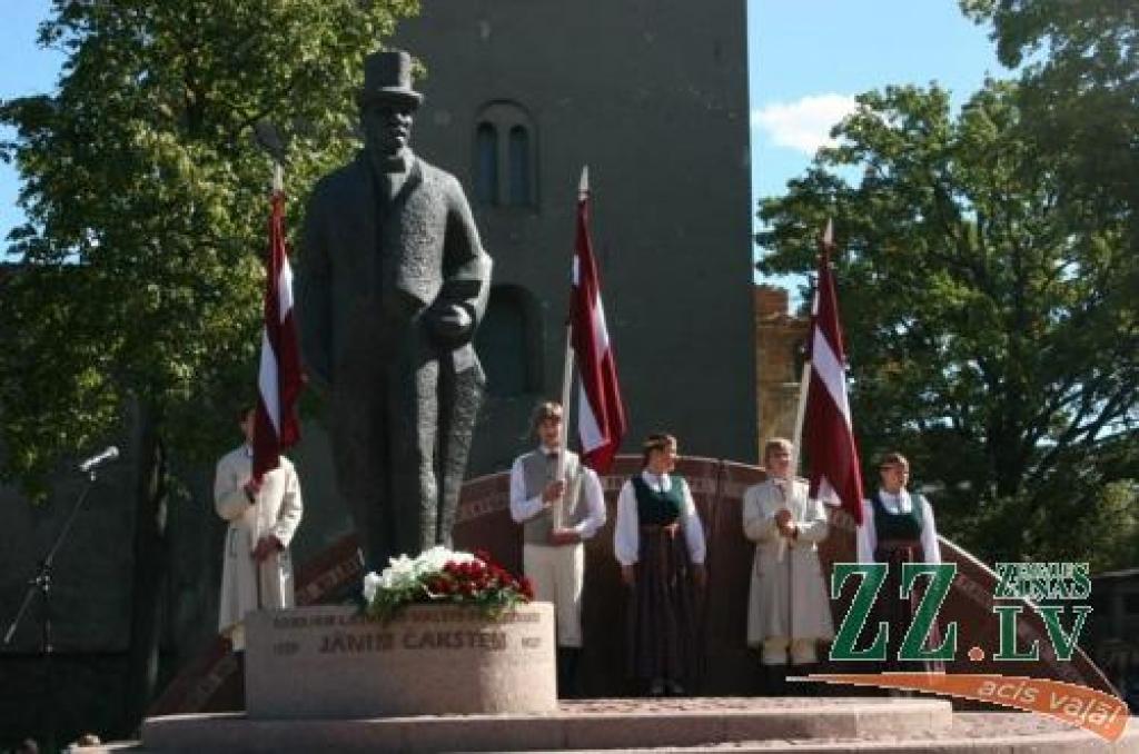 Jubilejā godina Latvijas pirmo prezidentu