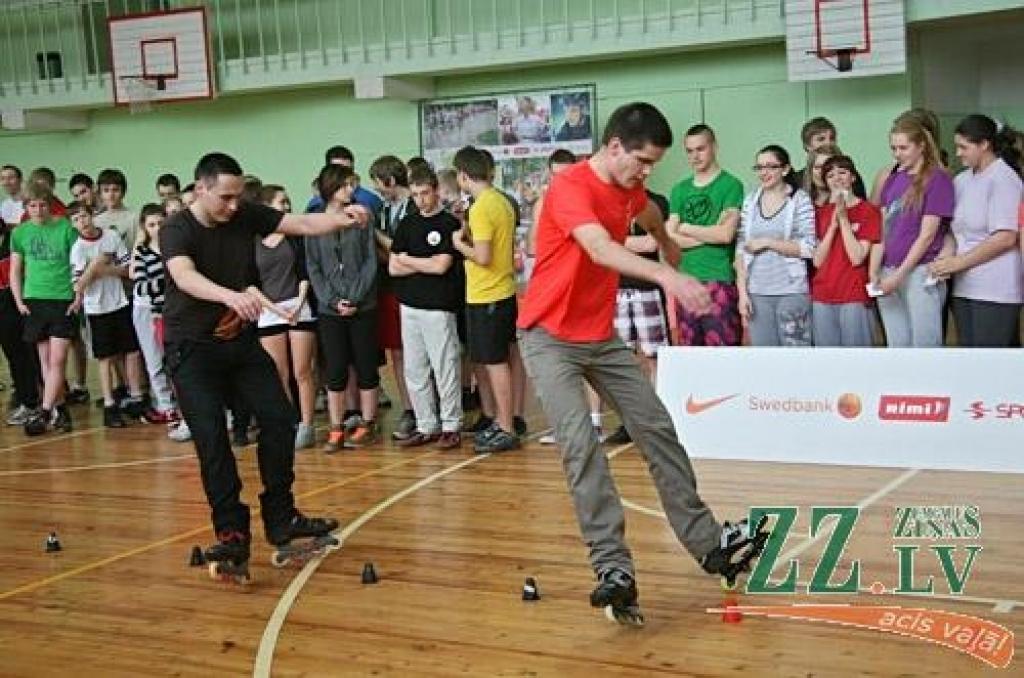 Foto: Gatavojoties maratonam, aicina skriet un dzīvot veselīgi