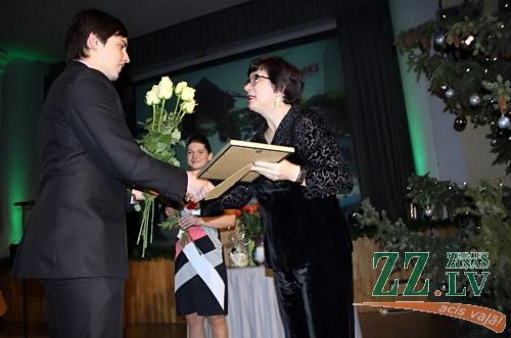 Dombrovskis sola zemniekiem godīgāku tiešmaksājumu sadali (ar foto)