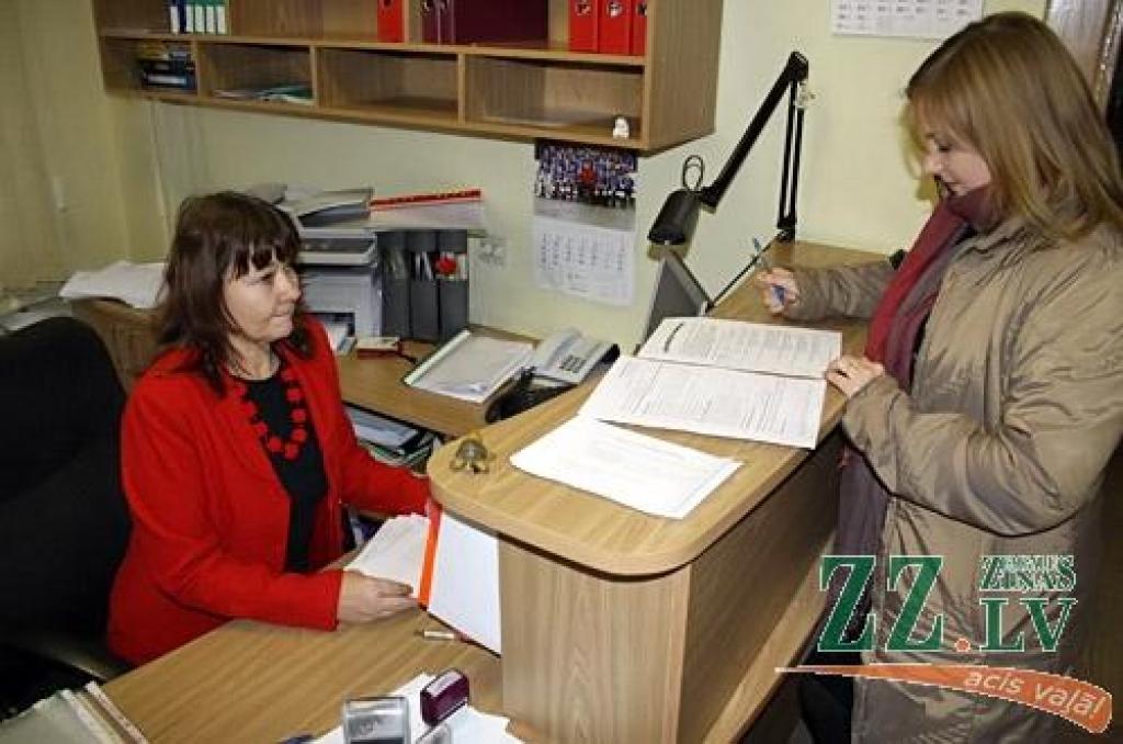 Pirmklasnieku vecāki šogad nestāv garās rindās