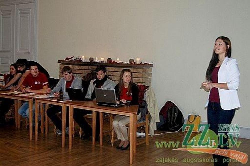 LLU Studentu pašpārvaldes vadītāja Daiga Ziediņa iegūst «LSA Gada balvu 2011» kā gada studente