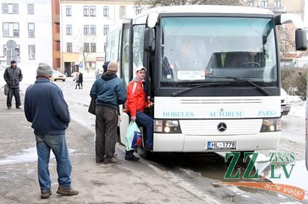 Nākamgad atkal varētu samazināt vilcieniem paralēlo autobusu reisu skaitu