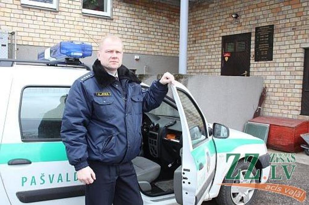 Ozolnieku policistiem par labu darbu piešķirtas jaunas amatu atšķirības zīmes