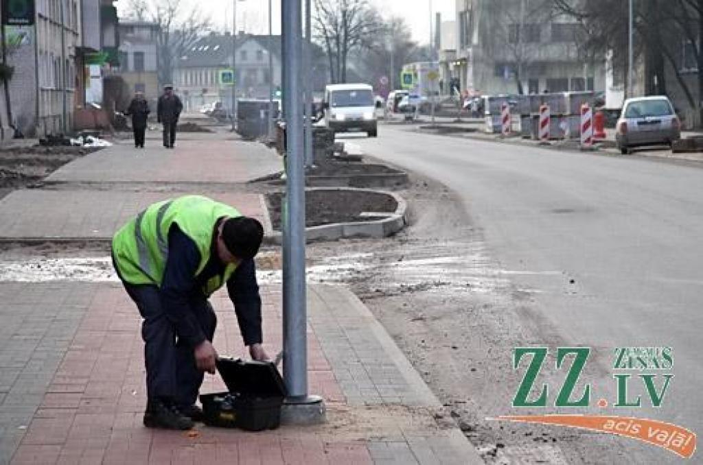 Bruģa zīmējumu pie Spīdolas ģimnāzijas varētu mainīt 