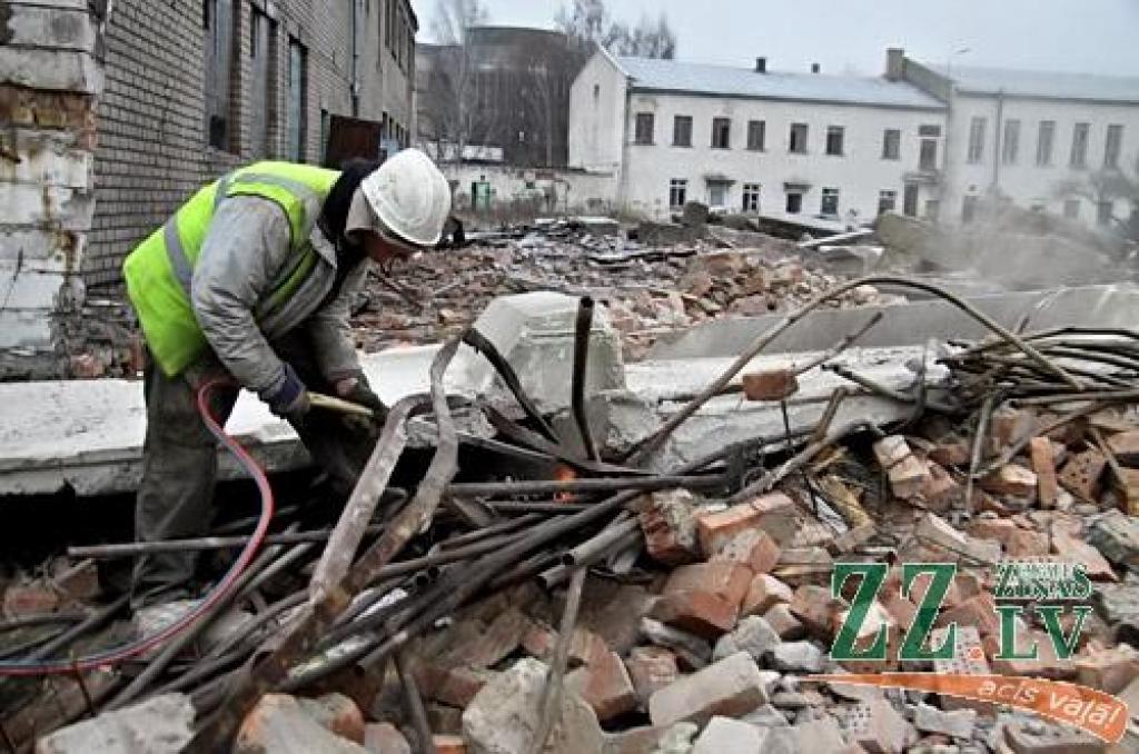 Sestdien «Zemgales Ziņās»: Cietuma  drupas gāž bīstamo atkritumu zampā; jaunais auditors Ozolniekiem tomēr lētāks