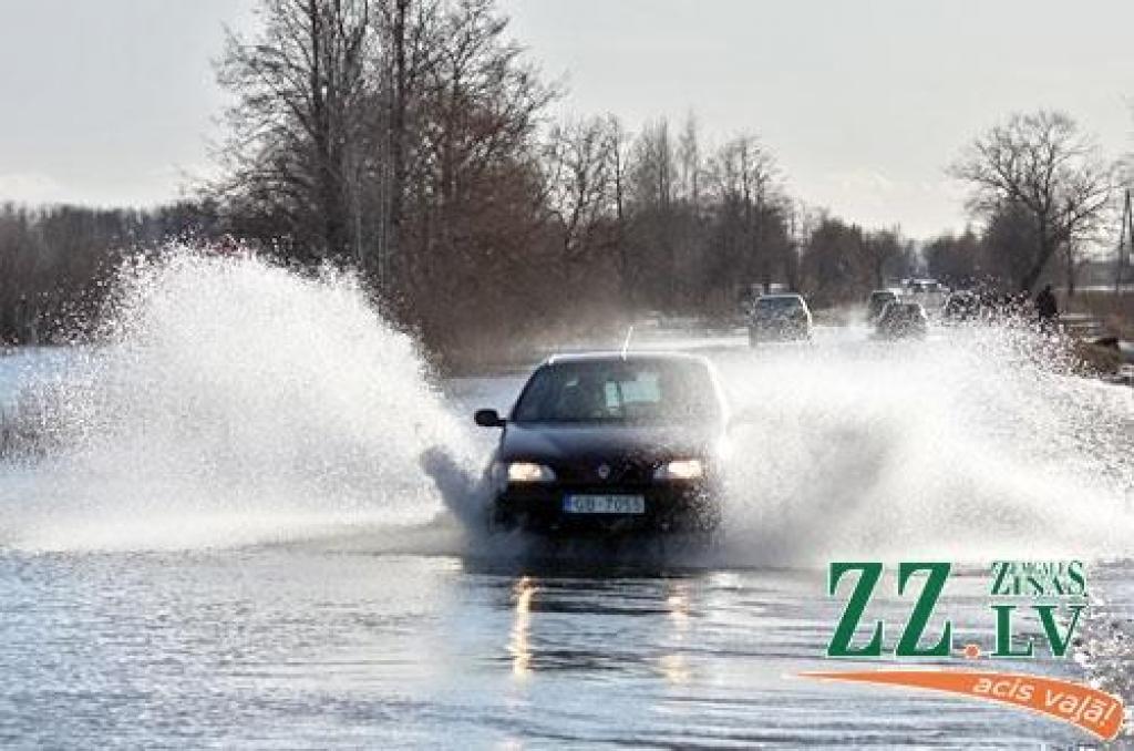 Atkal brīdina par stipru vēju nedēļas nogalē, īpaši vērš autovadītāju uzmanību