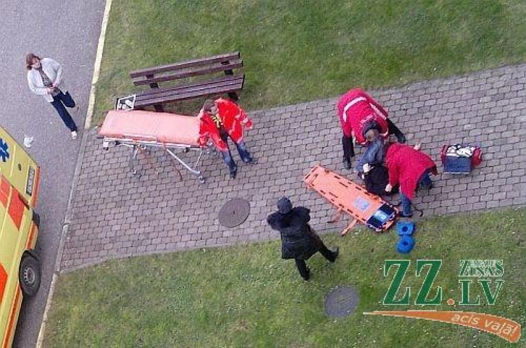 Izlecot pa sestā stāva logu, Ventspils Augstskolā iet bojā jaunietis no Jelgavas