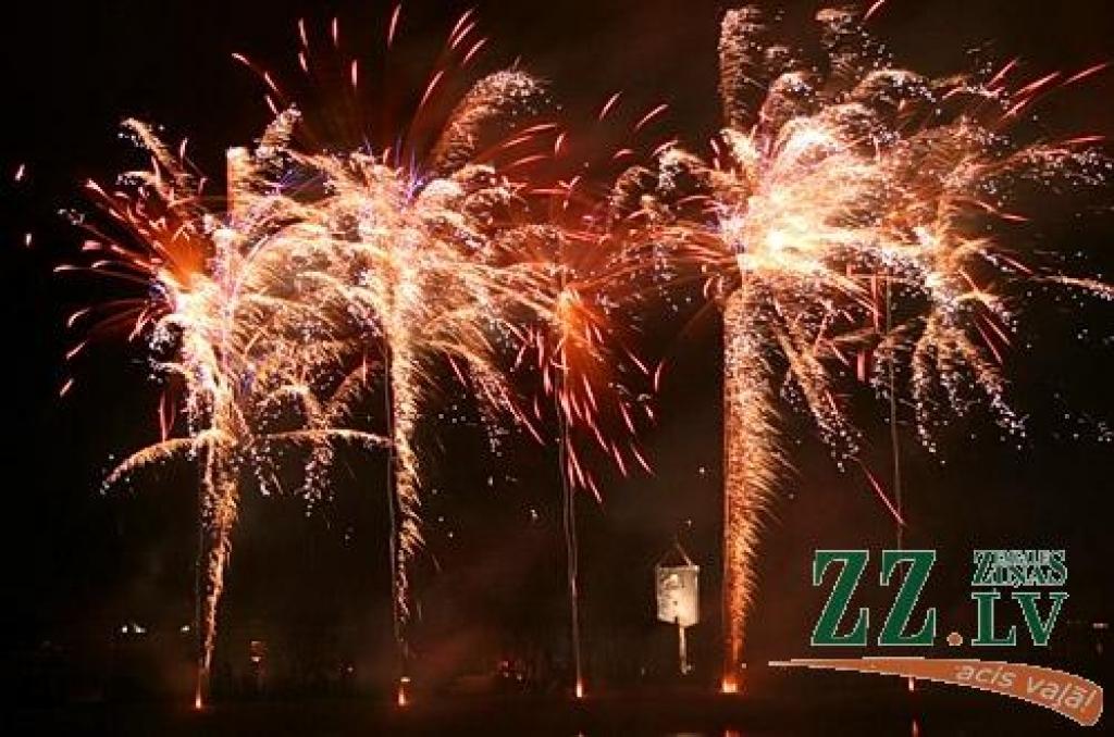 Svētku uguņošana izmaksāja 4000 latu
