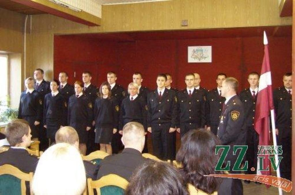 Labākie Zemgales ugunsdzēsēji saņēmuši apbalvojumus; jaunie nodevuši zvērestu