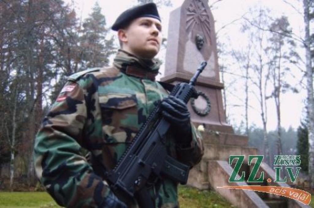 Meža kapos piemin kritušos karavīrus