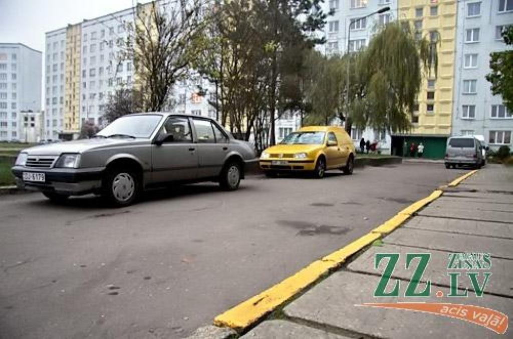 Apstiprinātas dzeltenās līnijas Jelgavā ir tikai trīs pagalmos