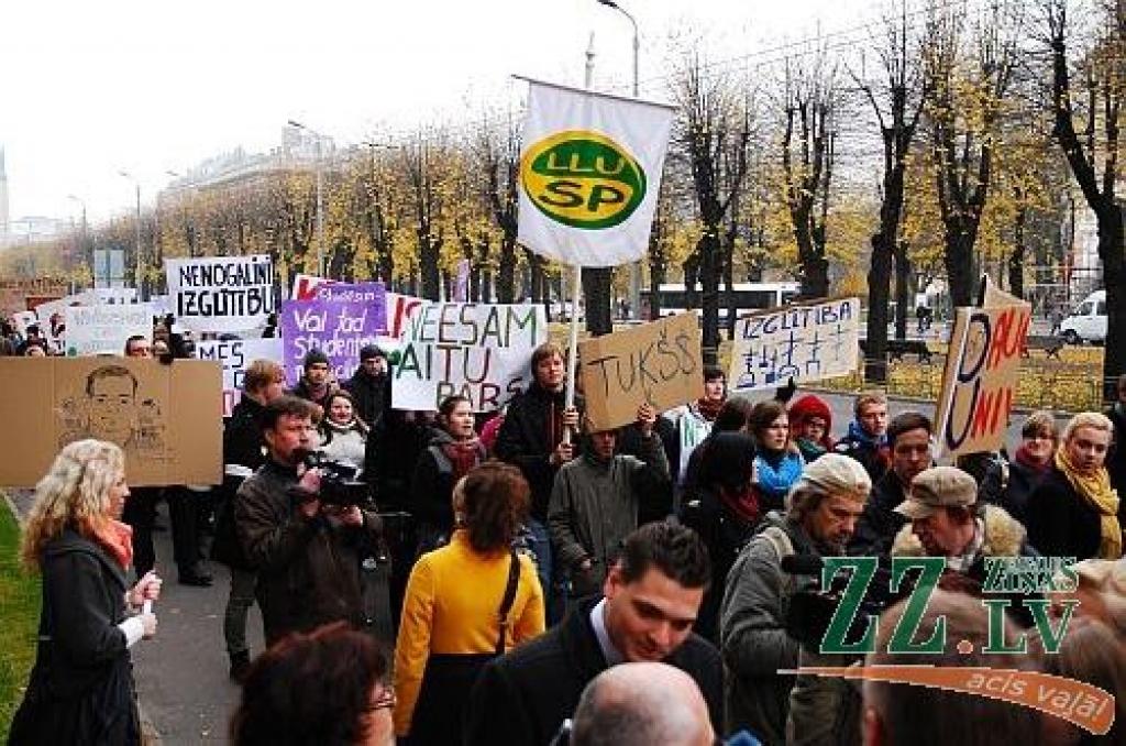 Uz Rīgu protestēt brauca gandrīz 100 LLU studentu