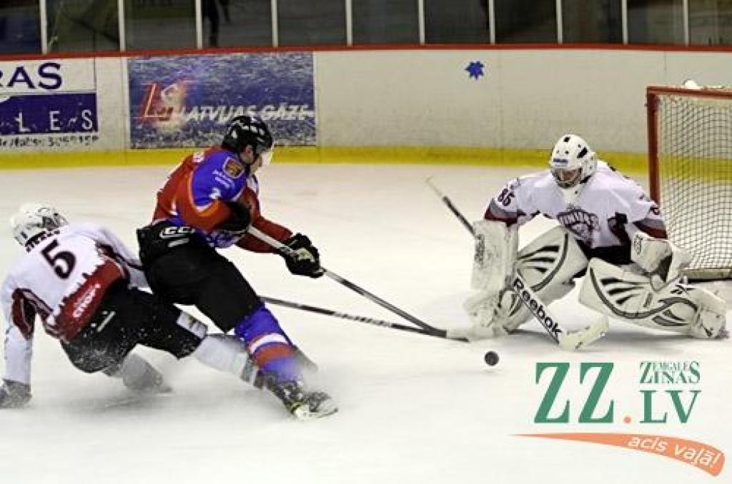 FOTO: Hokejs. «JLSS/Zemgale» piekāpjas Aigara Ciprusa trenētajai HK «Juniors»