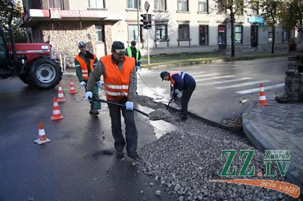 Maina 50 gadus vecus elektrības kabeļus (precizēts)