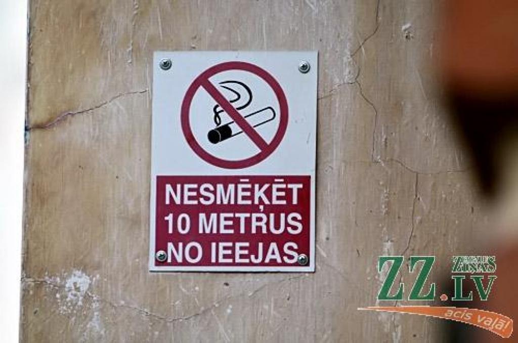 Ozolniekos aizliedz smēķēt uz lodžijām, balkoniem un pie atvērtiem logiem