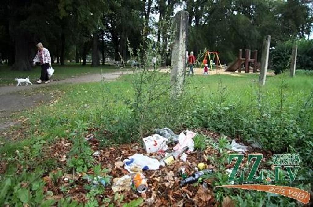 Neizvestas lapu kaudzes pazudīs līdz brīvdienām