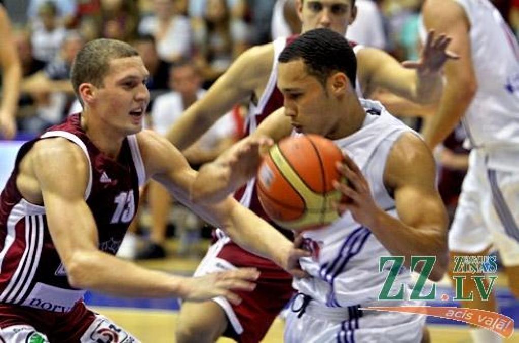 Basketbols. Valstsvienībai skaļa uzvara Jelgavā (pievienota fotogalerija)