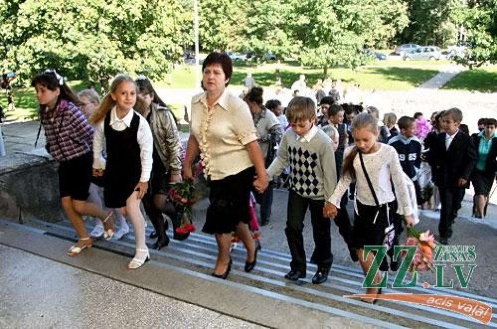 Septembra sākumā pie skolām vajadzēs braukt ar 40 kilometriem stundā
