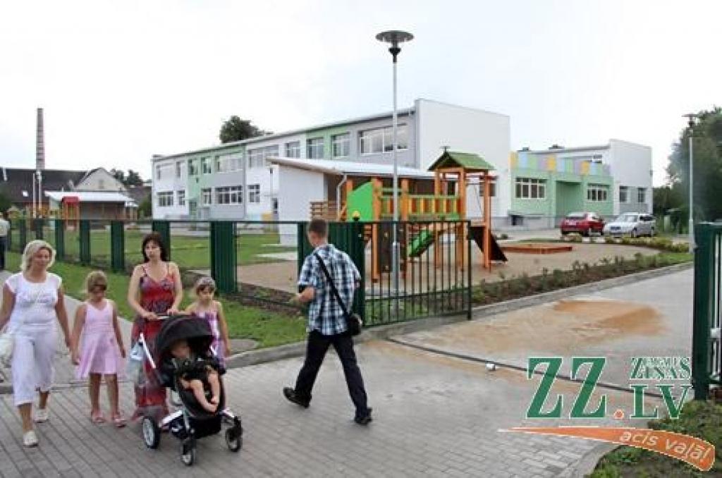 Sestdien «Zemgales Ziņās»: «Ķiparos» strīds par bērnu ēdināšanu; bērnu lasītprieks pamazām zūd