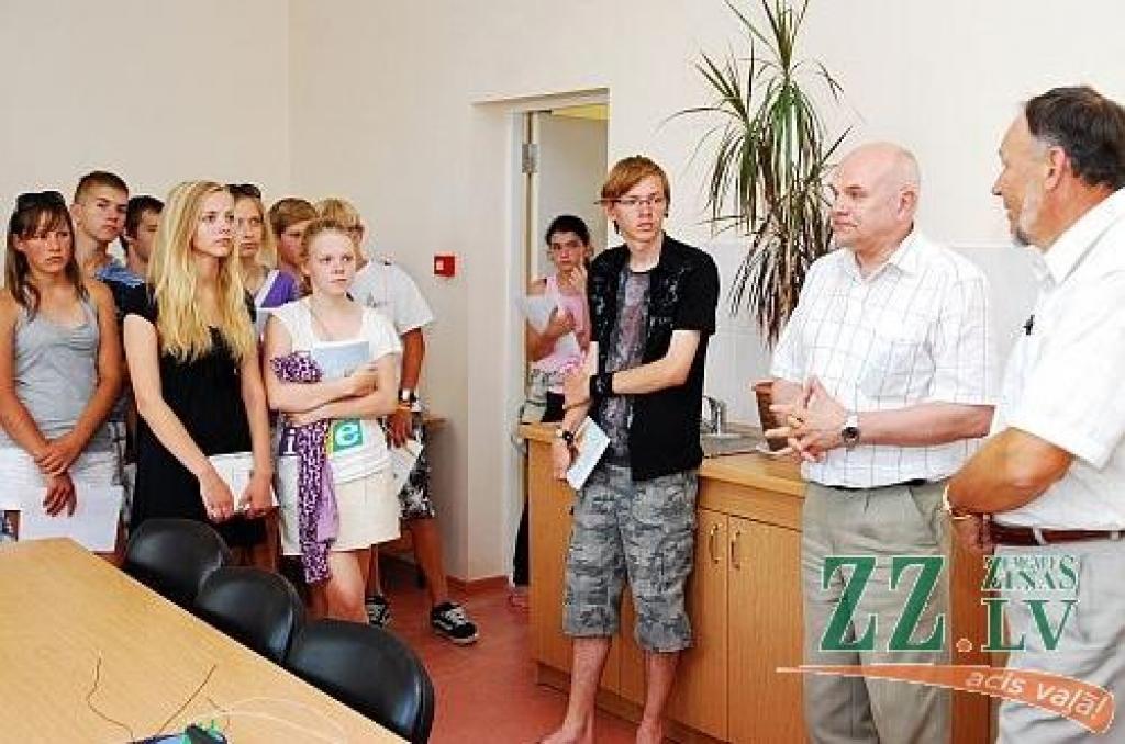 Novada skolēni praktiskajās nodarbībās iepazīst augstskolu