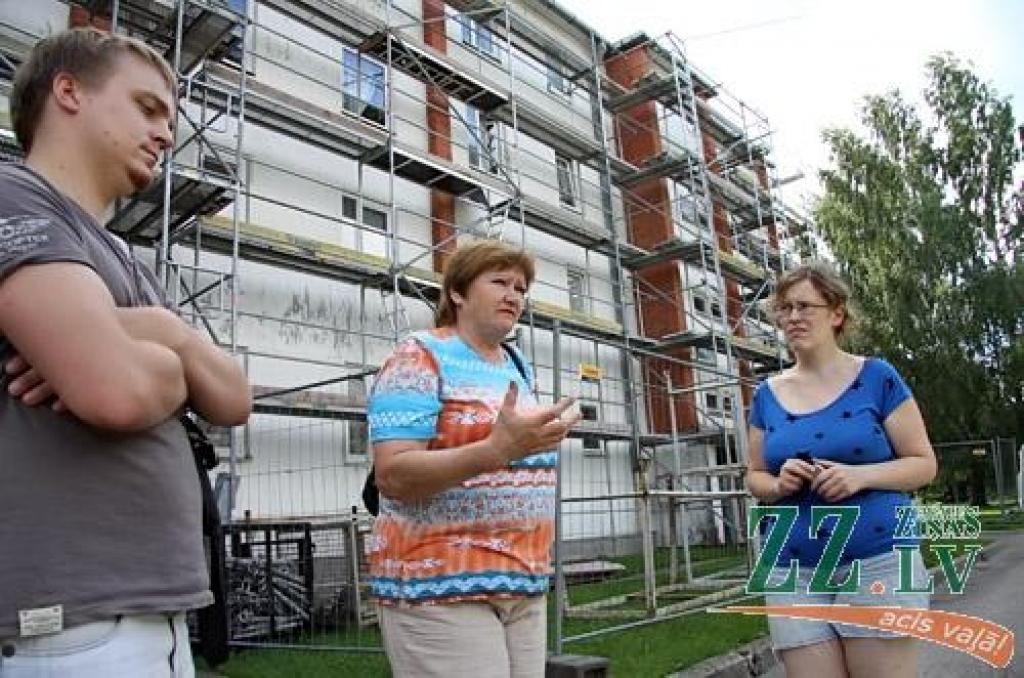 Otrdien «Zemgales Ziņās»: Kastaņu ielas 6.māja Ozolniekos bija jāsiltina pirmā, bet var palikt bešā; gāze automašīnā draud izkonkurēt benzīnu