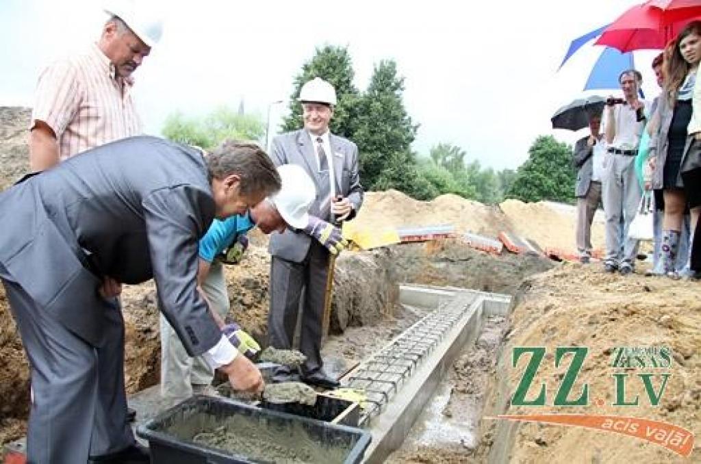 Jaunais bērnudārzs Ozolniekos mazuļus uzņems gada sākumā (foto)