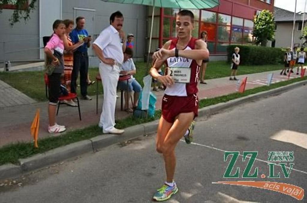 Skriešana. Ozolnieku novada čempionātā ieguvumi gan meistariem, gan debitantiem