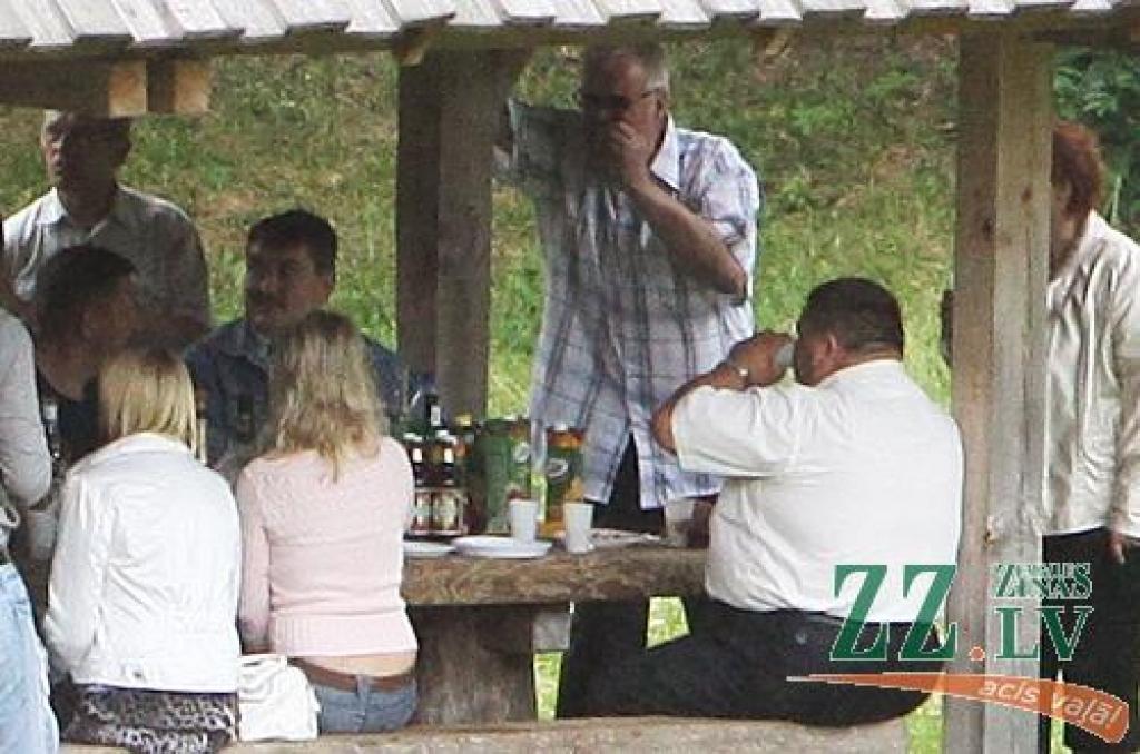Strīķis: fotogrāfijās Caune nav redzams; LZS Goda tiesa nolemj izteikt brīdinājumu (papildināta)