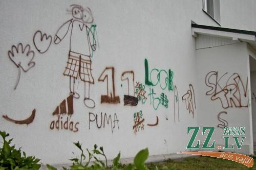  4.pamatskolas sienas izķēpā grafiti zīmētāji