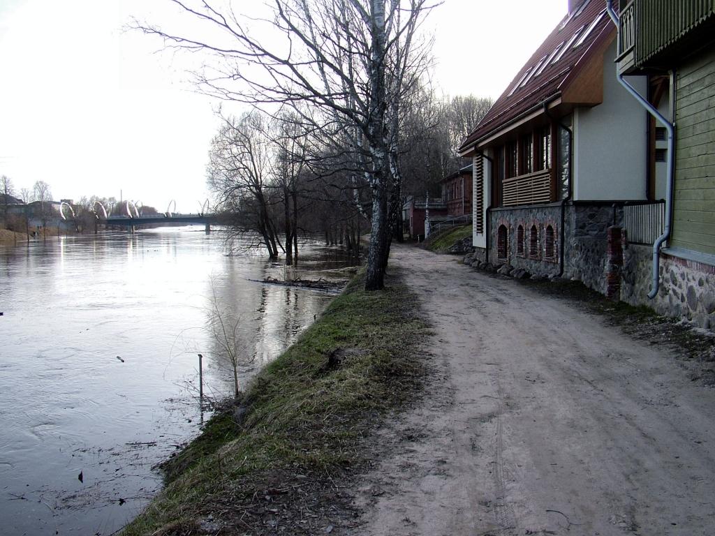 Ūdens līmenis Latvijas upēs lēnām turpina kristies