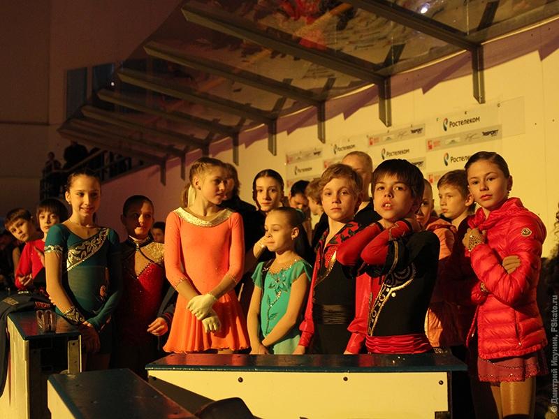Ledus sporta skolas audzēknes godam pārstāv Latviju Krievijā