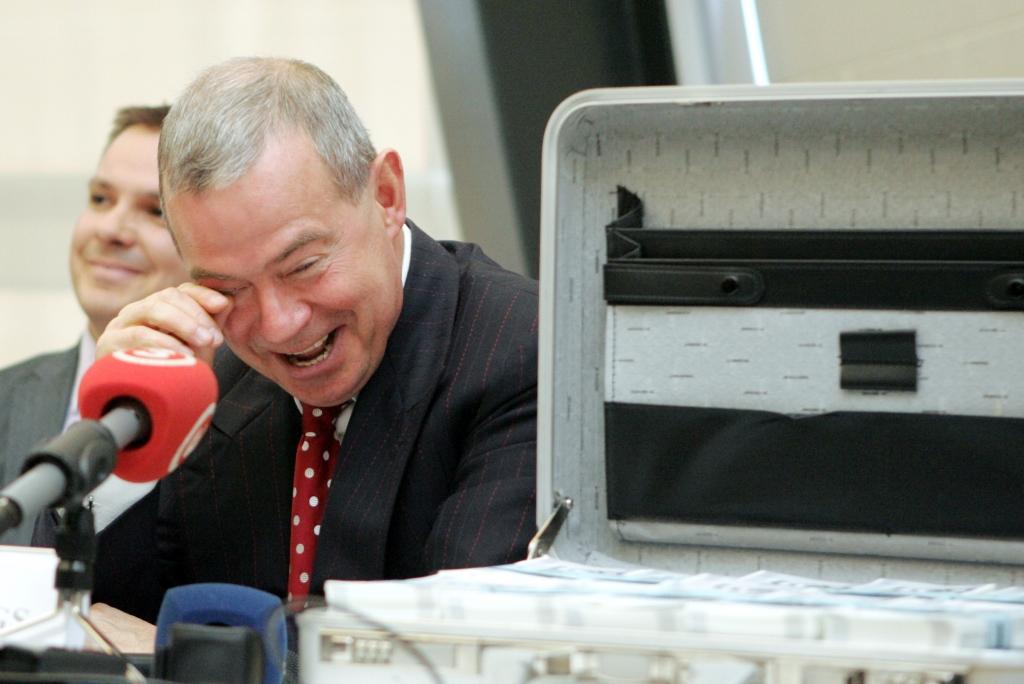 Saeima neatbalsta apsūdzētu pašvaldību deputātu pilnvaru ierobežošanu
