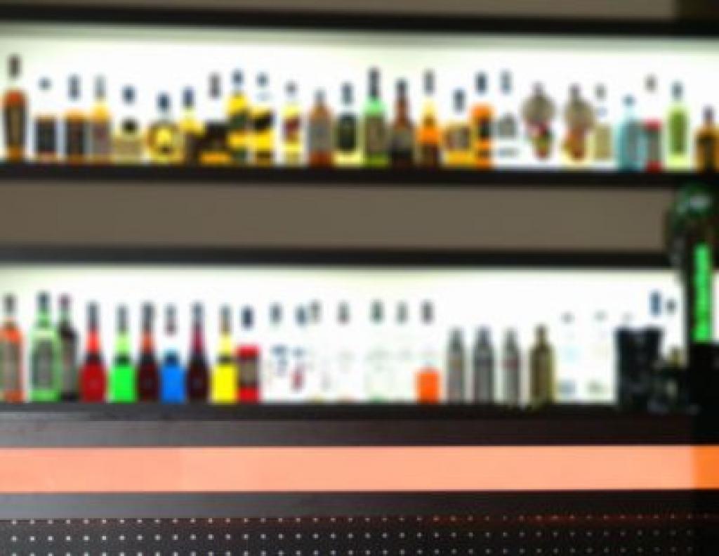 Stirāns: Aizliedzot tirgot alkoholu DUS, tiks apdraudēts bizness 400 stacijās; degvielnieki gatavi tiesāties