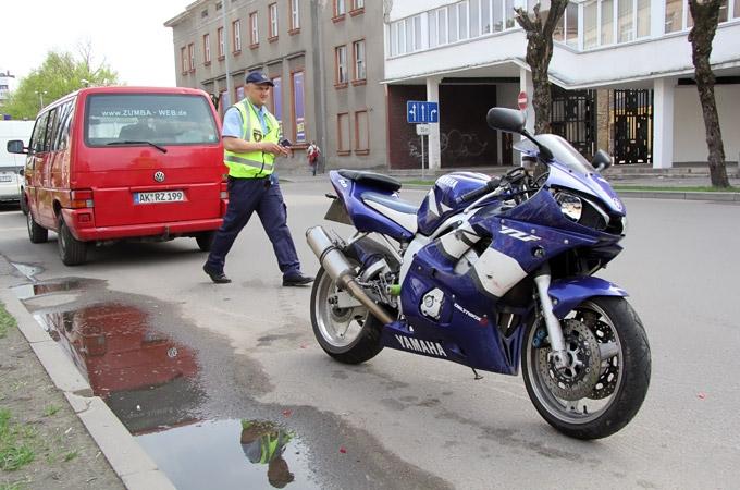 Lai izmeklētu motocikla avāriju, aicina atsaukties aculieciniekus