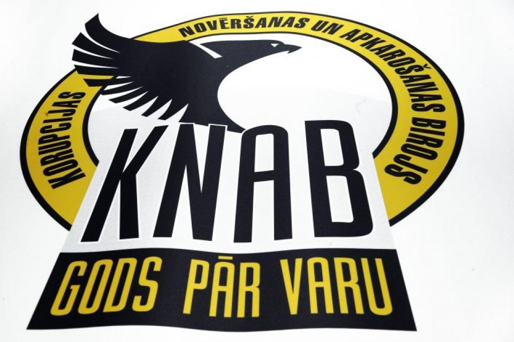 VK: KNAB nav panākta caurskatāma un līdzvērtīga piemaksu un prēmiju piešķiršanas kārtība