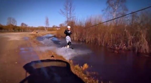 VIDEO: Veikbords applūdušajā Jelgavā