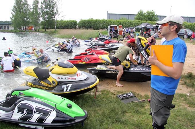 Ūdensmotociklu sports. Ozolniekos uzvar Krista Uzare un Kārlis Žūriņš (ar foto)