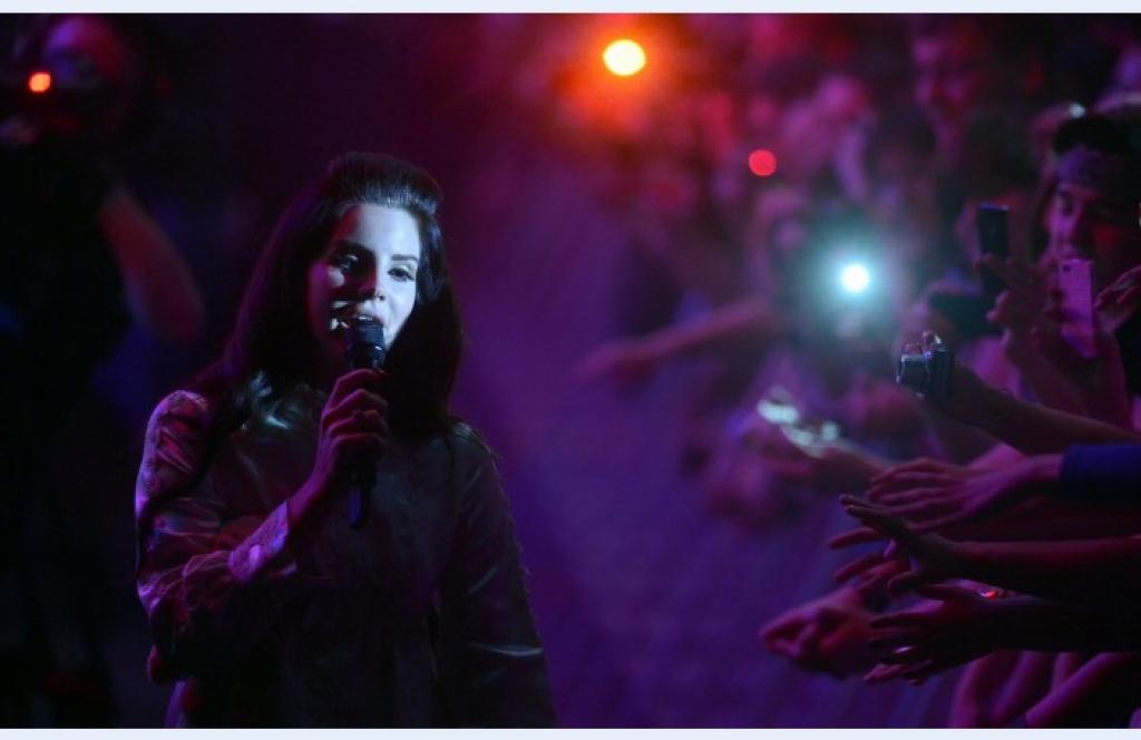 papildināta (13:58) Lana del Reja atceļ koncertu arī Maskavā